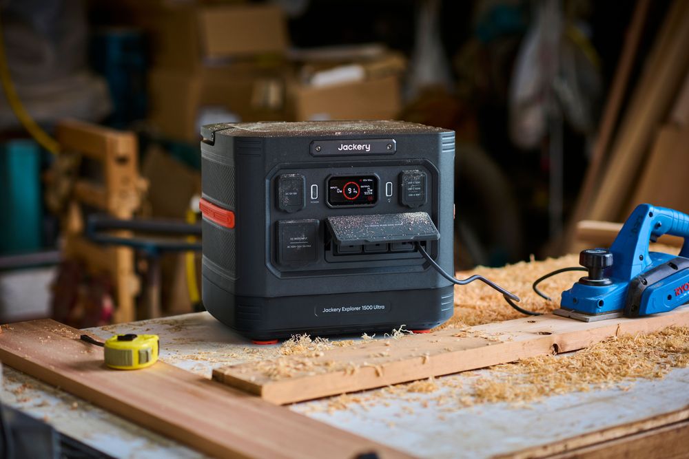 Jackery初の防水防塵ポータブル電源「1500 Ultra」が登場！ 雨の