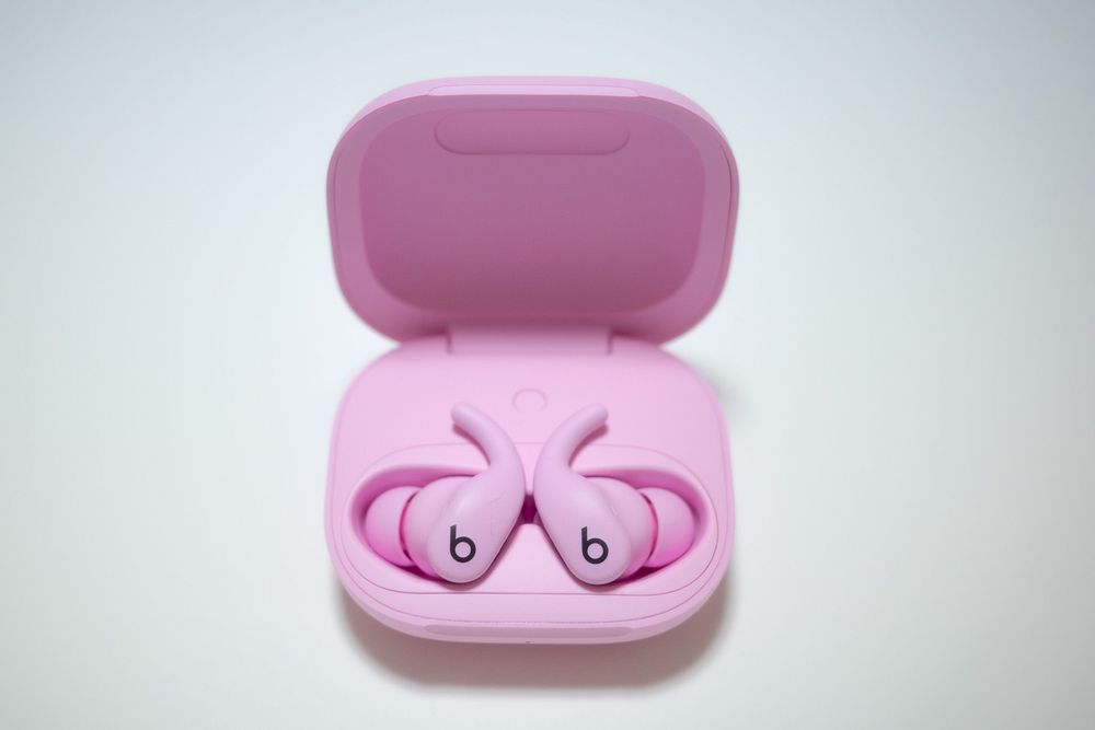 Beatsが新世代のフィットネスイヤホン「Powerbeats Fit」を発売！